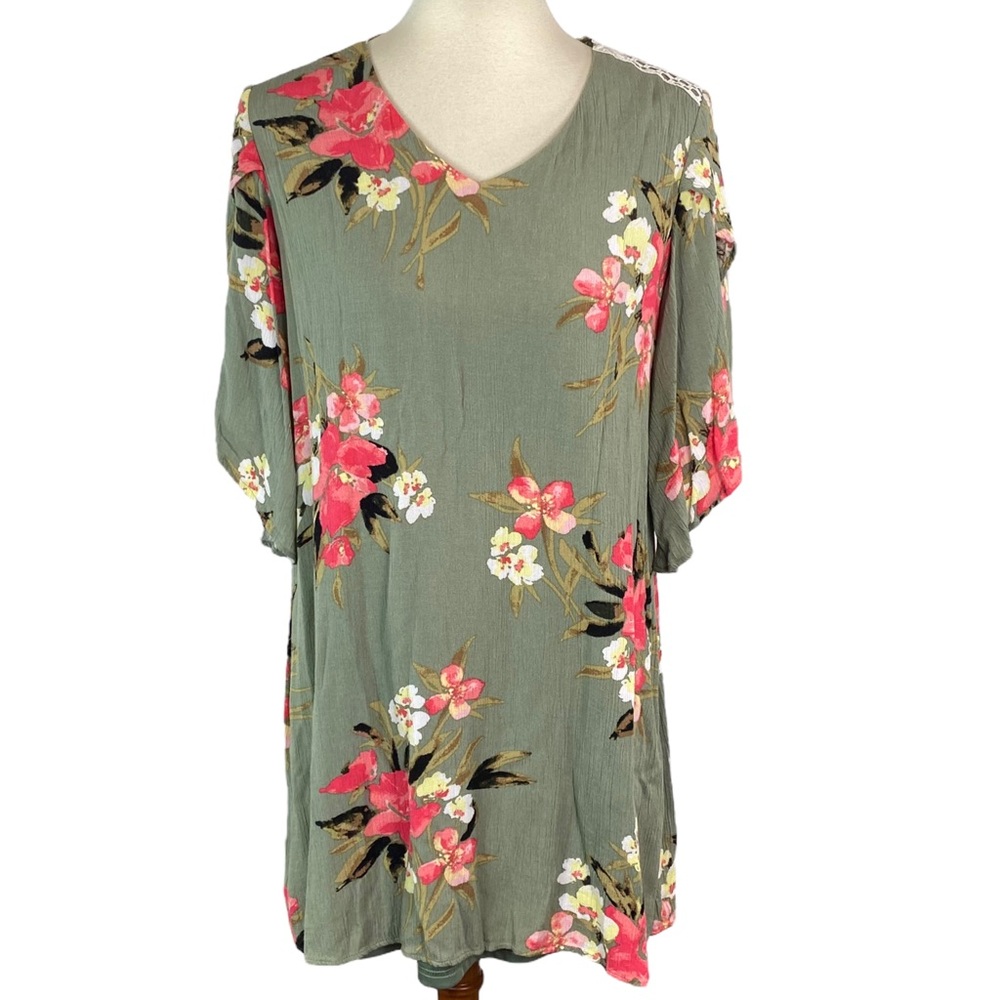 Woman’s Cato floral dress size small